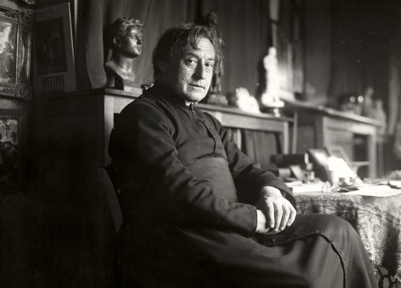 Cyriel Verschaeve in zijn werkkamer in Alveringem, 1914. (ADVN, VFAL319)